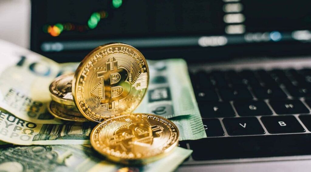 bitcoin dan dolar pada papan kunci